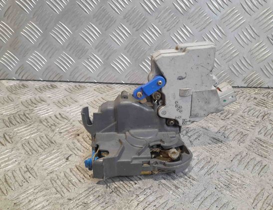 NISSAN X-Trail T30 (2001-2007) Front Right Door Lock 805523Y510 29488275