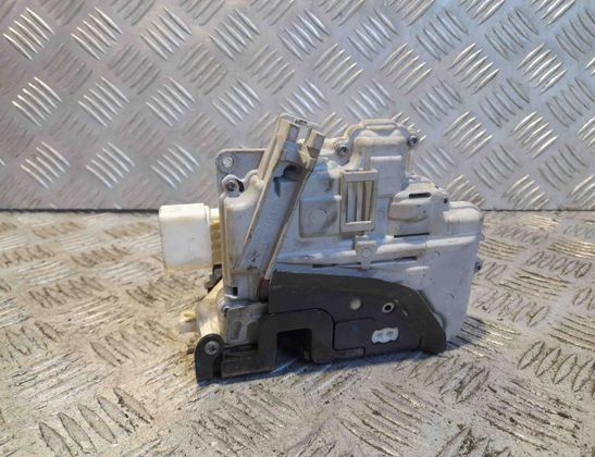 VOLKSWAGEN Passat B8 (2014-2023) Jobb első ajtó zárja 3C2837016A 29698699